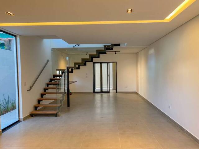 Sobrado para Venda em Atibaia - 3