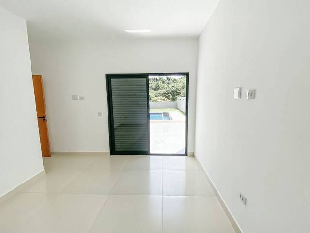 Casa para Venda em Atibaia - 4