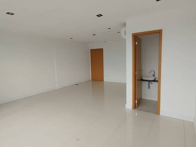 Sala para Venda em Atibaia - 3