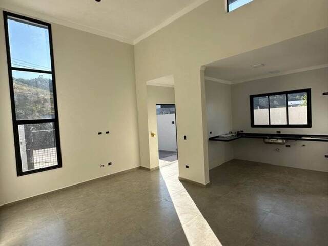 Casa para Venda em Bom Jesus dos Perdões - 3